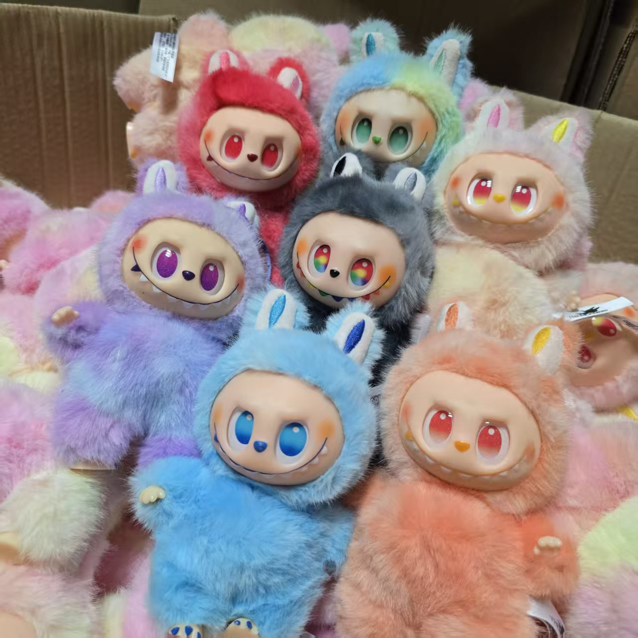 Tercera generación de tela de tela mochila de peluche muñeca colgante pellizco Le caja ciega bolsas ciegas juguetes de moda para niños