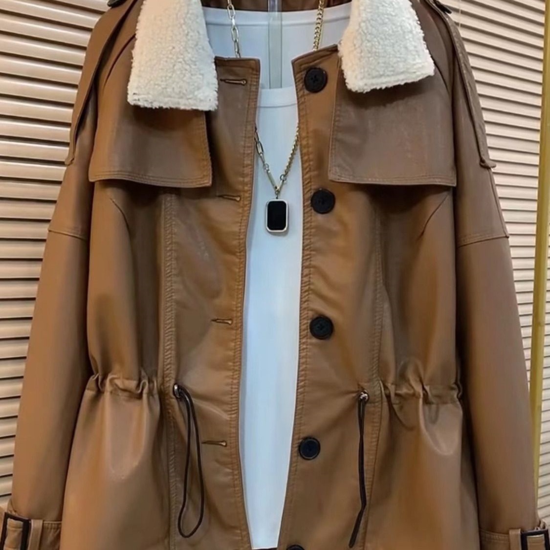 胖妹妹大码女装秋冬新款显瘦遮肉百搭收腰时尚夹棉皮衣外套女