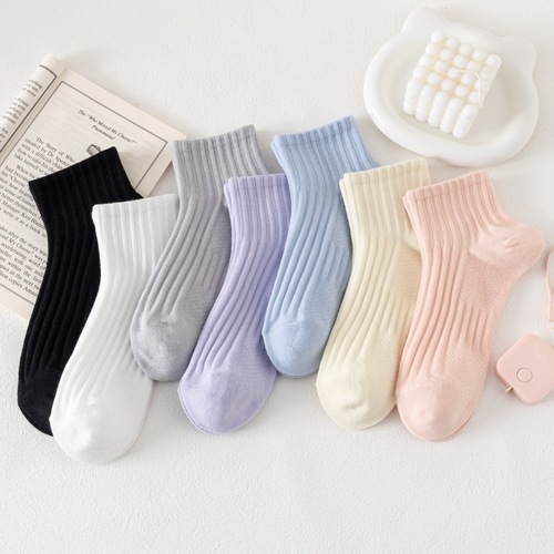 Antibacterial, odor-resistant, sweat-absorbent women's breathable shock-absorbing comfortable sports socks, basketball socks for women, crew socks