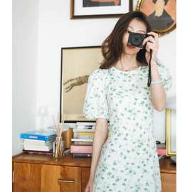 连衣裙女夏2021年新款泡泡袖茶歇法式复古绿色碎花超仙甜美小清新
