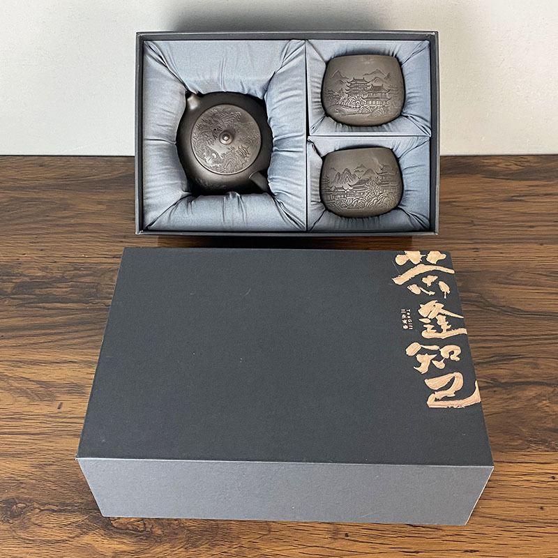 High-end Chinese-style gift box and bag set, featuring a new Chinese design, with a paper packaging box containing a teapot and two teacups – an empty gift box for tea sets