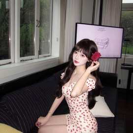 适美甜辣妹一字肩爱心印花连衣裙女装夏季减龄显瘦包臀裙短裙