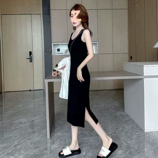 2026新款黑色吊带连衣裙女夏季无袖长裙打底背心裙内搭开叉小黑裙