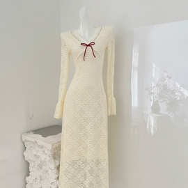 雪缨'法式圣诞穿搭蕾丝针织连衣裙女冬装V领长袖毛衣长裙