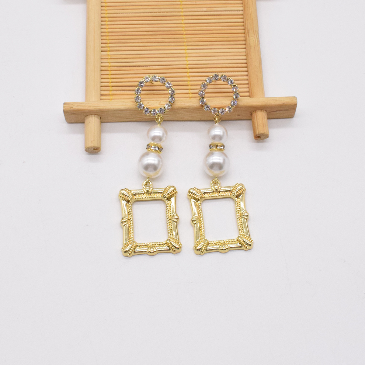 Wholesale Jewelry Long Square Pearl Geometric Pendant Earrings Nihaojewelry display picture 3