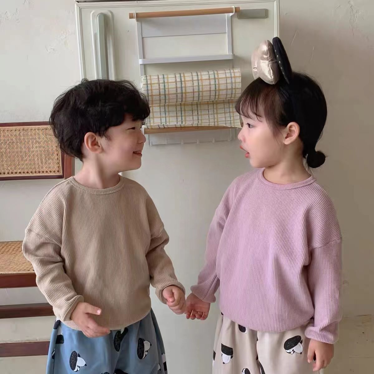 Cross-border children's spring waffle knit base layer shirt, simple and versatile, solid color long-sleeved T-shirt for boys and girls, Korean style.