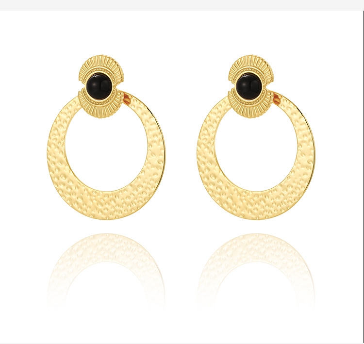 Internetberømtheder overdriver titaniumståløreringe, natursten med store cirkler og månehjuløreringe_voghion.com