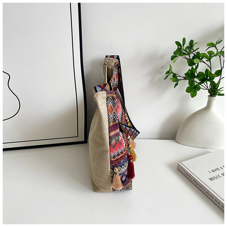 Large-capacity tote bag 2025 Summer new style trendy, simple and casual women's single-shoulder bag, artistic Chinese-style tassel bag undefined