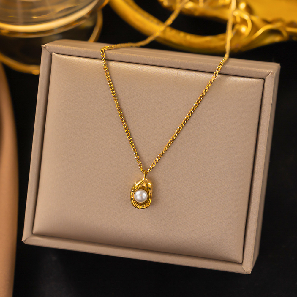 304 Stainless Steel 18K Gold Plated Classic Style Plating Inlay Geometric Plastic Pendant Necklace display picture 2