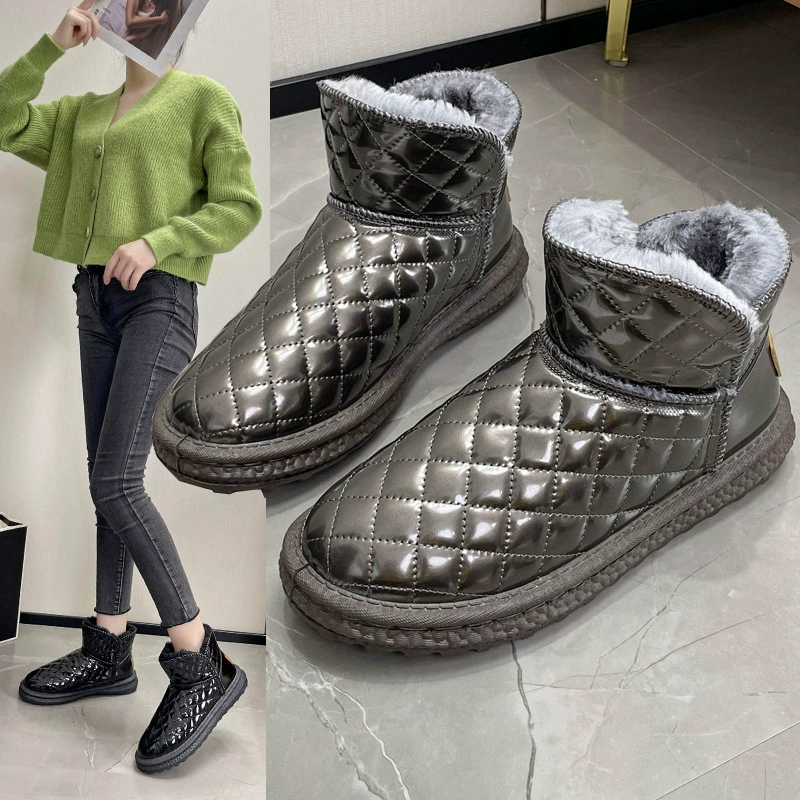 Утепленные флисом и утолщенные теплые зимние сапоги для женщин 2025: короткие хлопковые сапоги из кожи и меха для защиты от холода осенью и зимой