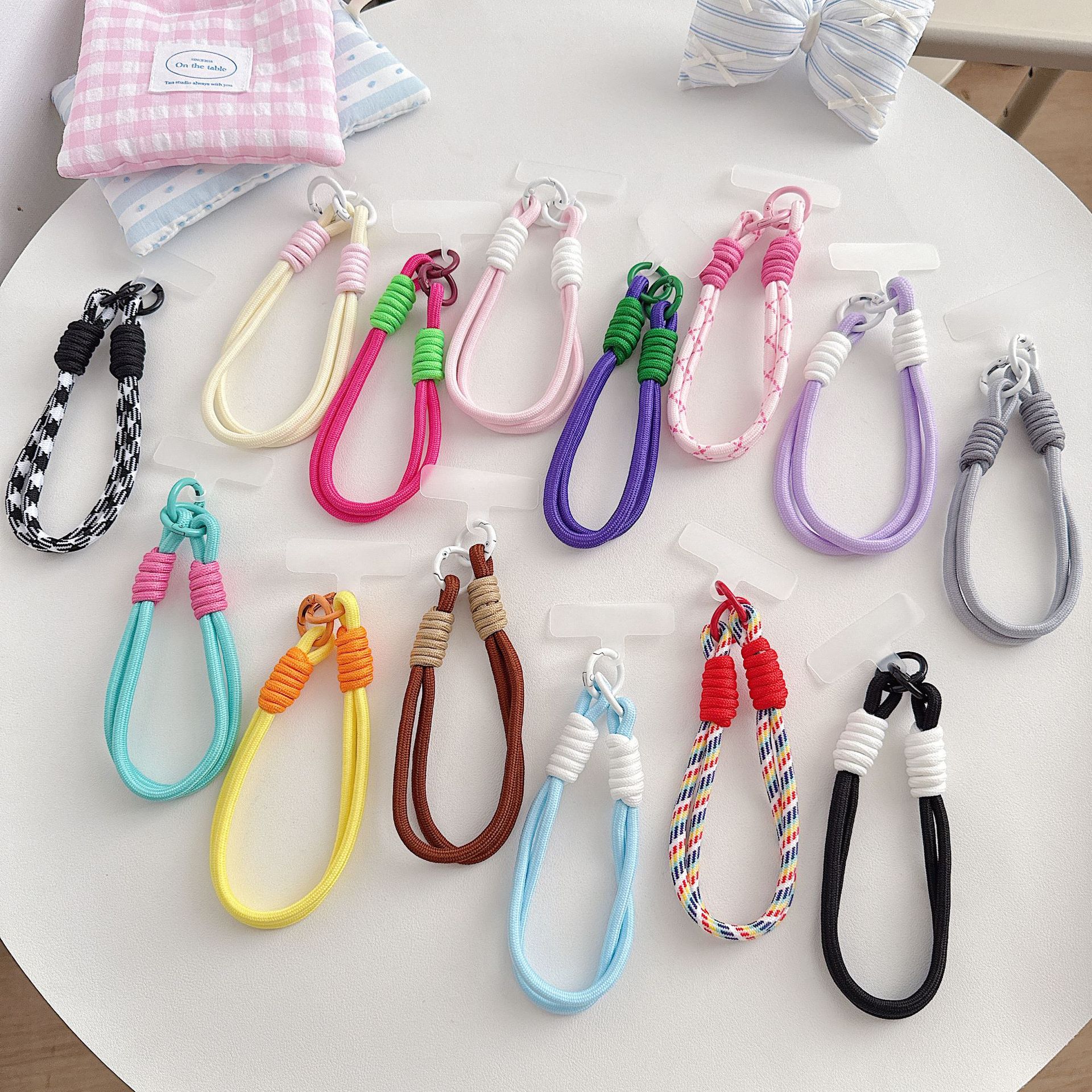 Boutique hecho a mano de alta gama para teléfono móvil cadena para colgar mujer estilo ins ligero lujo doble color muñeca cadena para teléfono móvil de moda/cuerda corta