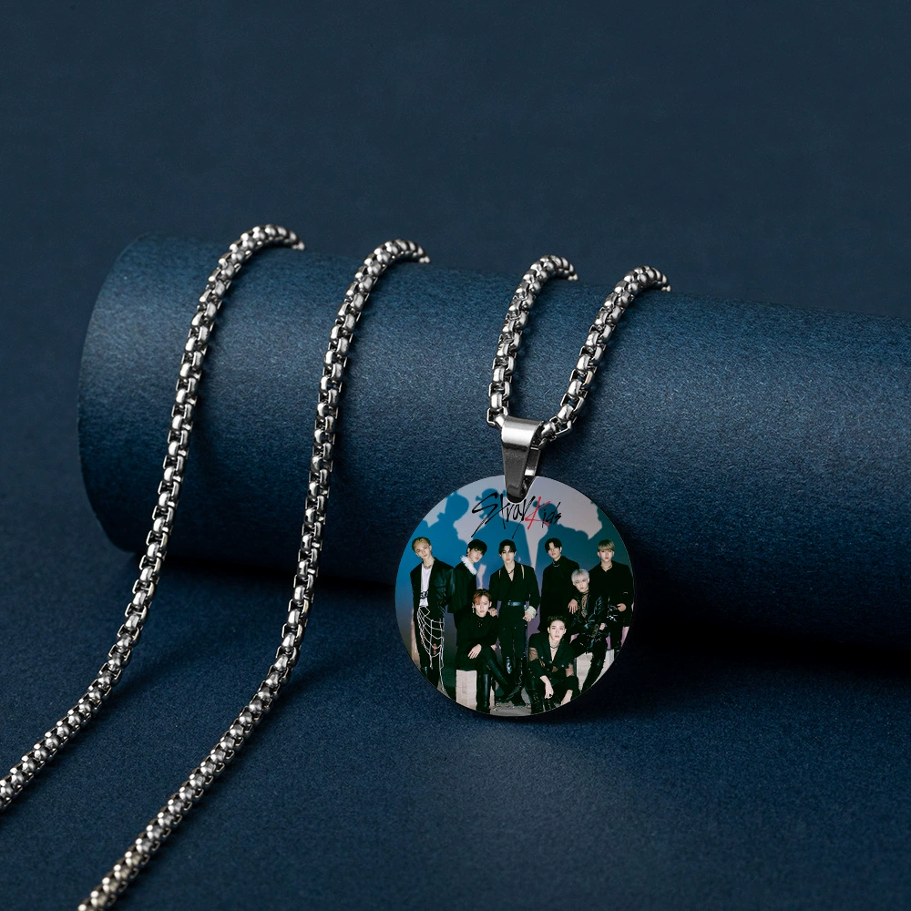 Новая группа JYP Stray Kids круглая цветная печать нержавеющая сталь necklace Stray儿童 titanium steel pendant аксессуары