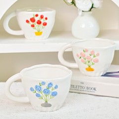 インスタイルのクリエイティブなデザインの小さな新鮮な手描きの花瓶エンボスフラワーホームセラミックコーヒーカップ新製品