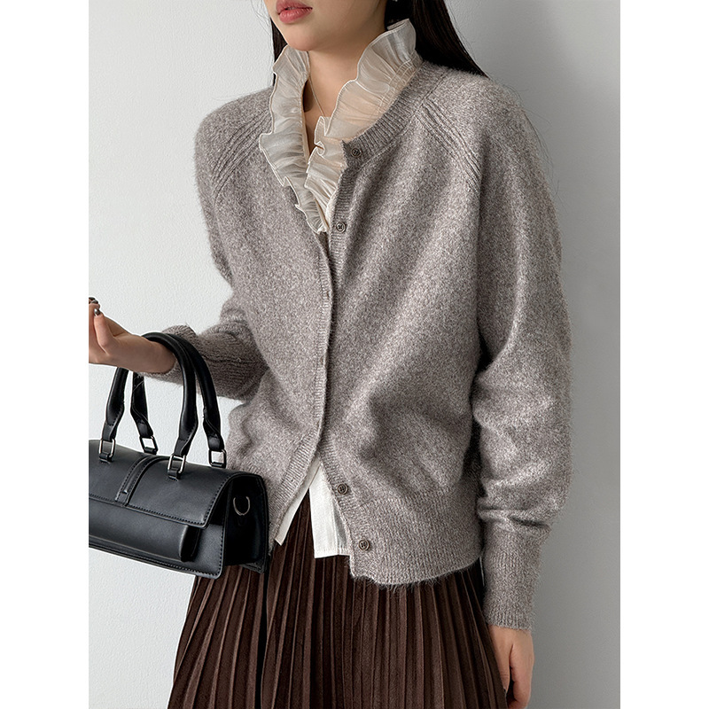 Juzhi's new autumn collection features a Korean-style short knitted cardigan sweater, a loose and warm coat 2957 Juzhi's new autumn collection features a Korean-style short knitted cardigan sweater, a loose and warm coat 2957