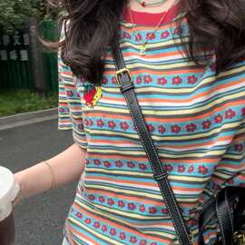 刺绣原版织条布料特大码240斤撞色条纹多巴胺短袖t恤女