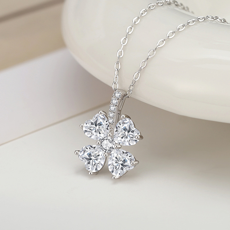 Collar de trébol de cuatro hojas Versión coreana de plata 925 Collar de diamantes de lujo ligero Sentido de alta gama Otoño e invierno Todo fósforo Collar de plata 925 Sentido de alta gama