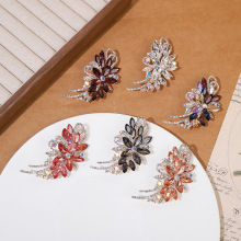 欧美水钻胸针高级感别针防走光丝巾扣女士优雅气质合金胸花朵配饰