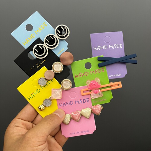 One hundred pieces of color hairpin packaging cards with missing corners, hot-selling hang tags, cardboard stalls, black hair accessories clips