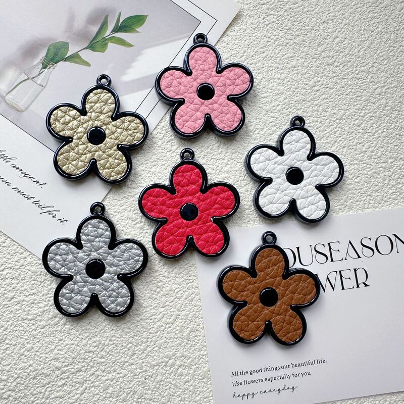 Light Luxury Sunflower Double-Sided Leather Trendy Pendant DIY Phone Chain Bag Keychain Accessory Light Luxury Sunflower Double-Sided Leather Trendy Pendant DIY Phone Chain Bag Keychain Accessory