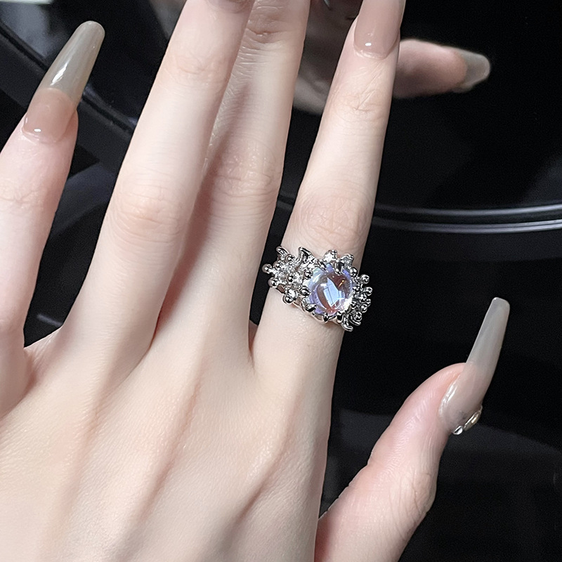 Moonstone en forma de corazón irregular francés líquido de alta calidad anillo abierto personalidad femenina anillo de textura de gema