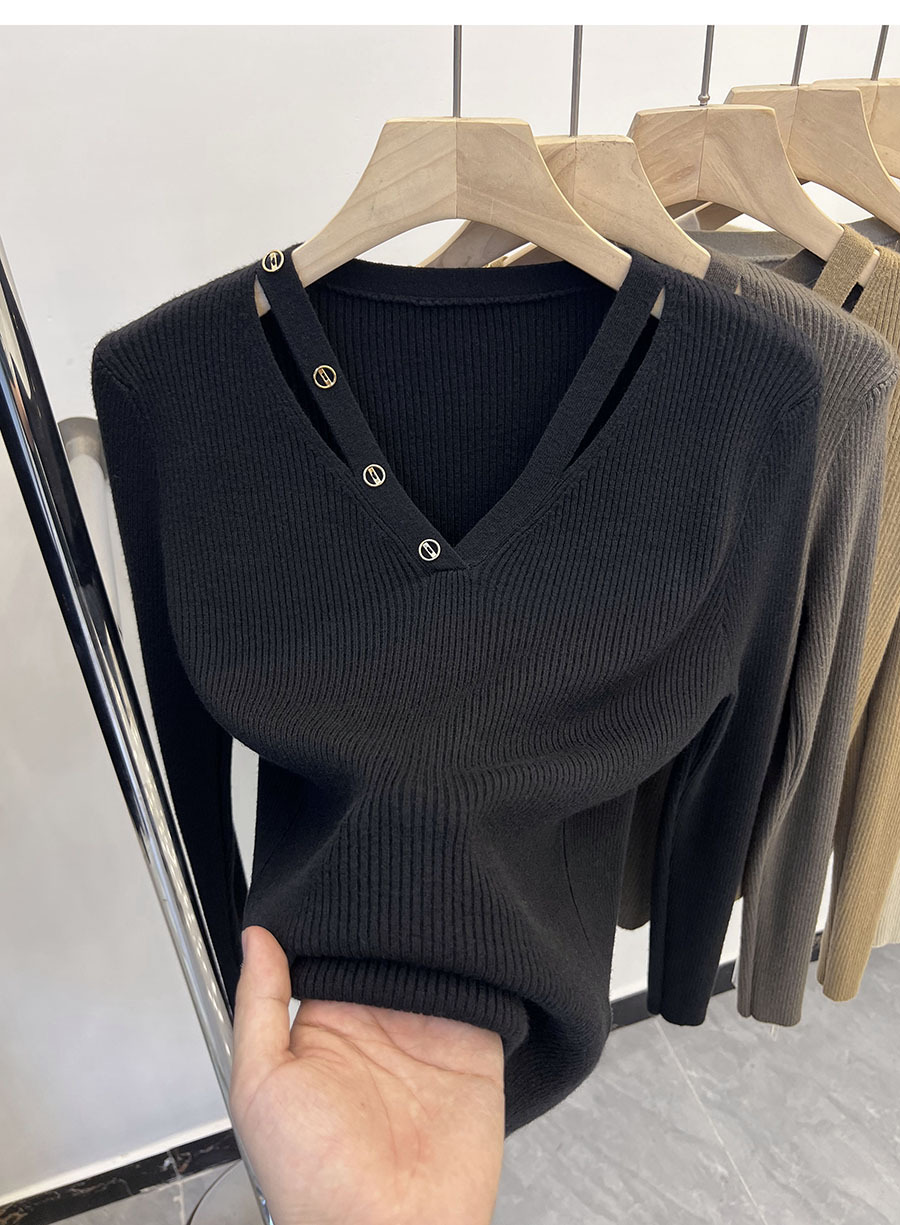 商品详情图_2024秋冬V领镂空设计感长袖针织衫女宽松打底毛
