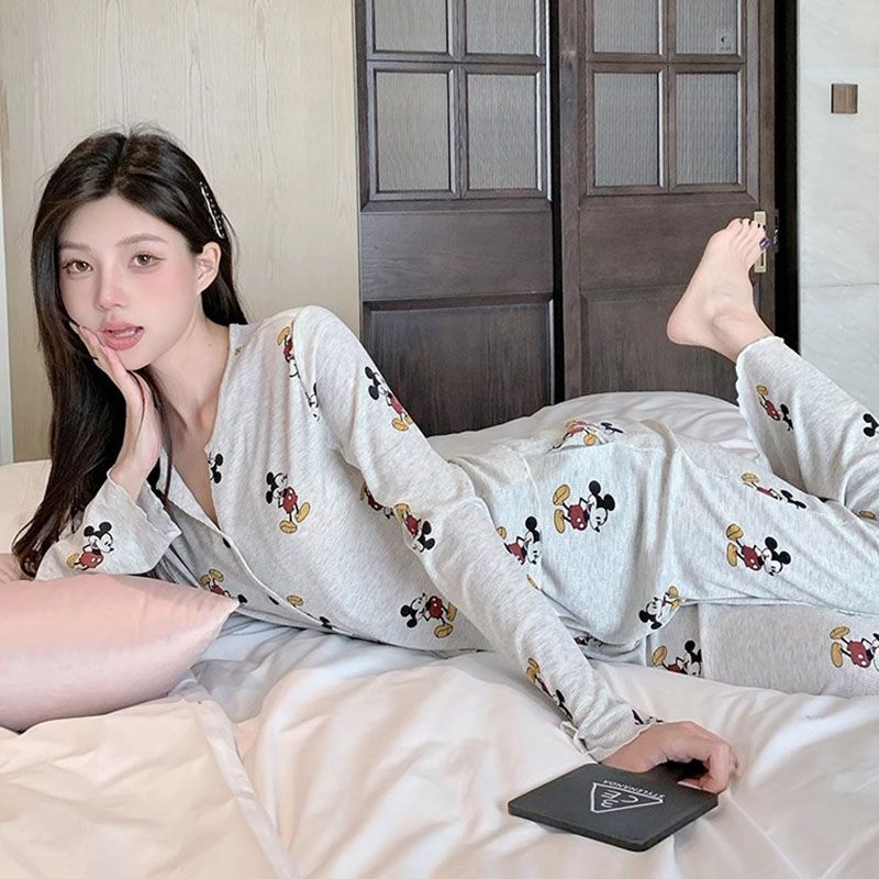Transmisión en vivo explosivo texto cifrado pijama mujer primavera / verano Mickey ropa casera casual moda suelta se puede usar fuera