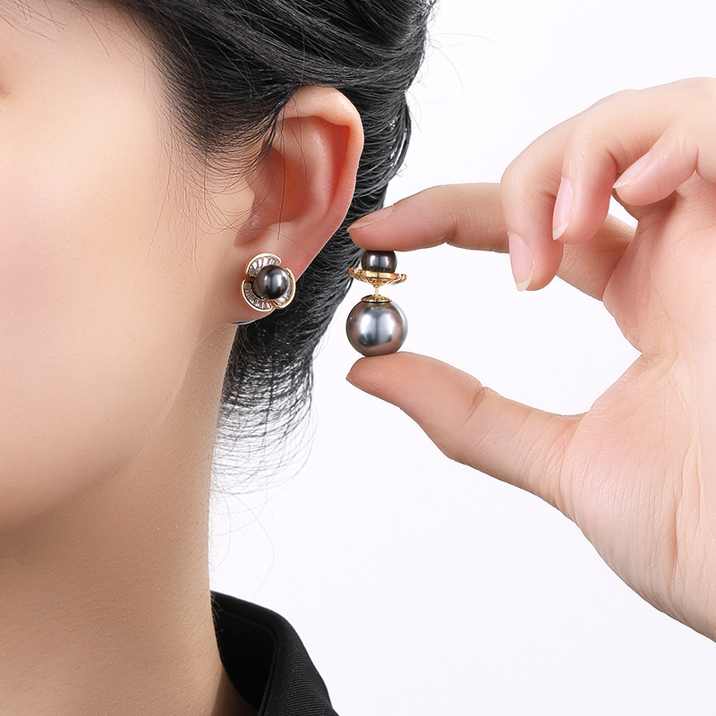 Pendientes de botón con circonita y perla para diario_voghion.com