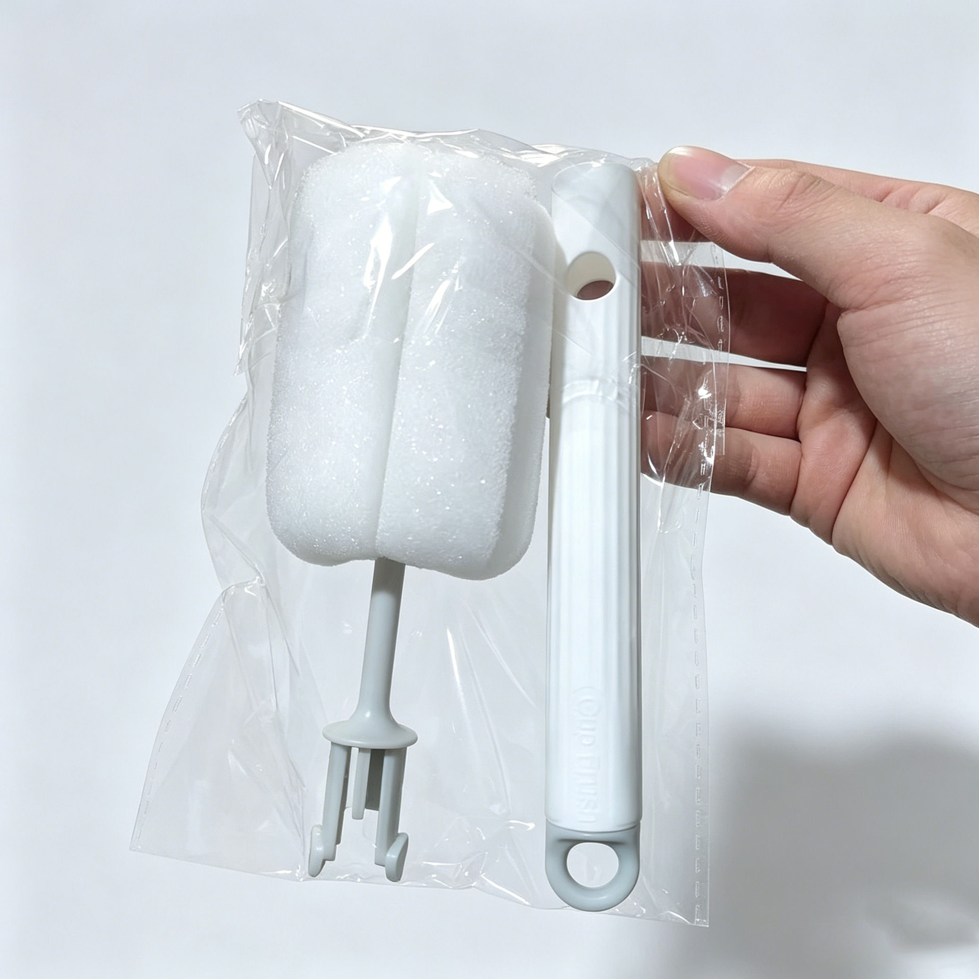 Cepillo para tazas de mango largo, nuevo modelo, cepillo de limpieza con esponja para el hogar con cabezal reemplazable para lavar tazas y platos.