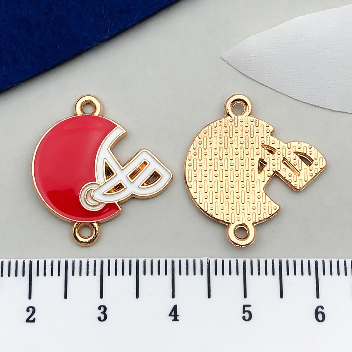 Red helmet, 19x, 17mm