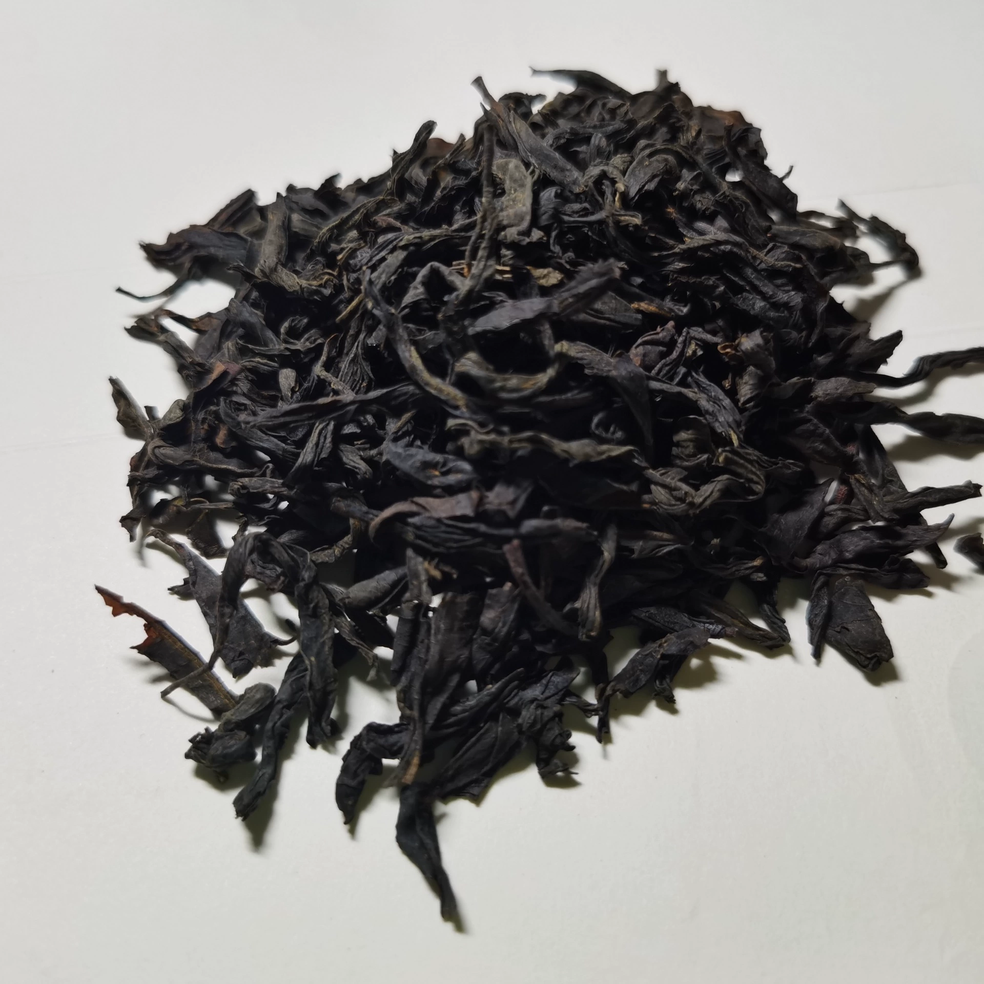 Черный чай, быстрый суп, прочный и ароматный черный чай лонган. Сжиженный вкус можно продавать в оптом, сырье для чая с молоком.