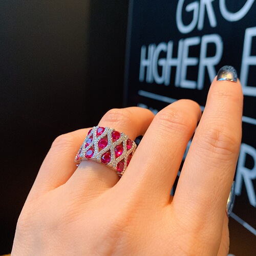 Women's imitation gemstone rings, retro-style diamond-studded rings for ladies, shiny and dazzling