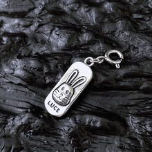 小众复古做旧设计兔子方牌吊坠女时尚轻奢百搭高级感吊坠2022新款