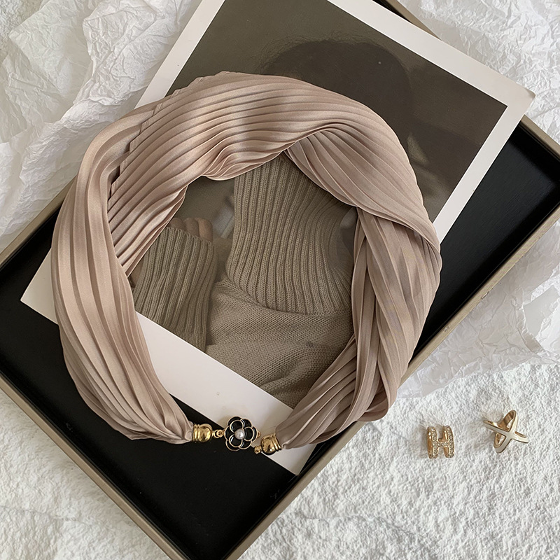 Pañuelo de seda arrugado de seda de imitación magnética con hebilla de rosa de color sólido de verano, protector solar, bufanda decorativa profesional ligera de todo fósforo