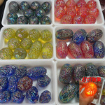 新疆库尔勒血陨石五彩玻璃陨石摆件五彩玻璃陨石炫彩玻璃陨石把件