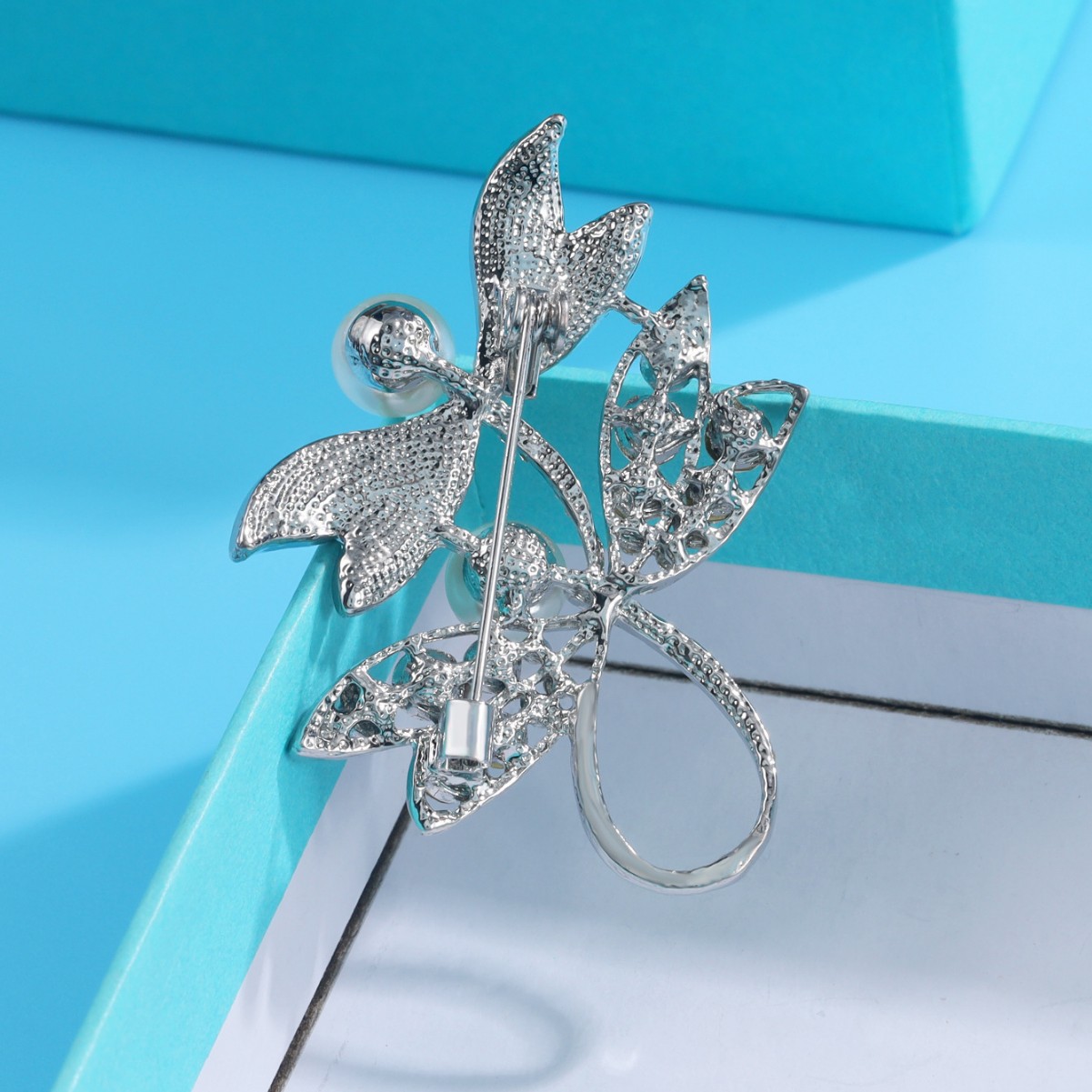 특별 통관 귀여운 일본 핀 버클 브로치 여성 패션 카디건 성격 고급 창조적 인 조커 도매