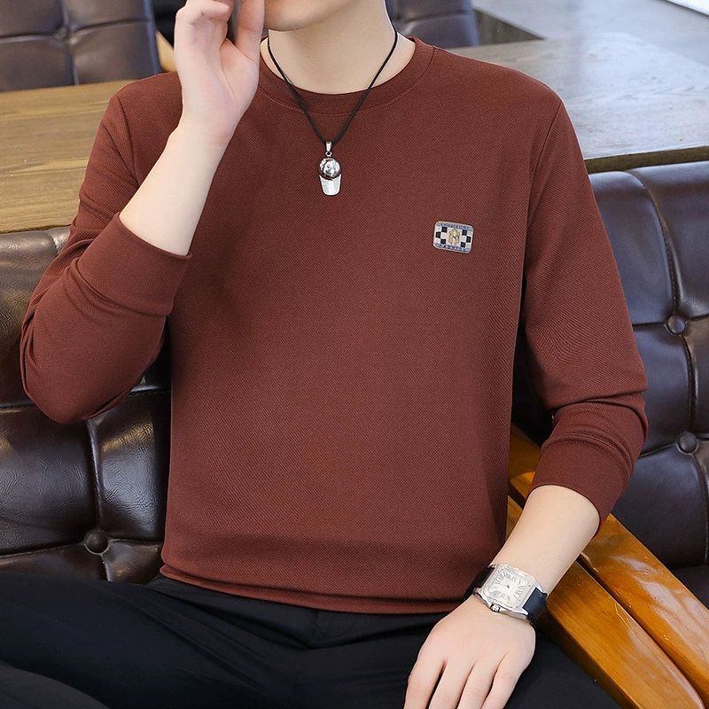 Новый свиток с круглым воротником осенью