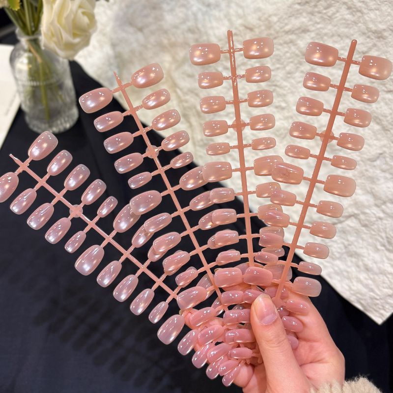 30 Pieces of Wearable Nails in Gentle Pink with a Stylish Vibe, Cat-Eye Glass Bead Nail Stickers That Enhance Complexion and Are Versatile