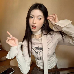 甘美ギャル風蝶プリント長袖tシャツ女性早秋のユニークな修身がやせています。