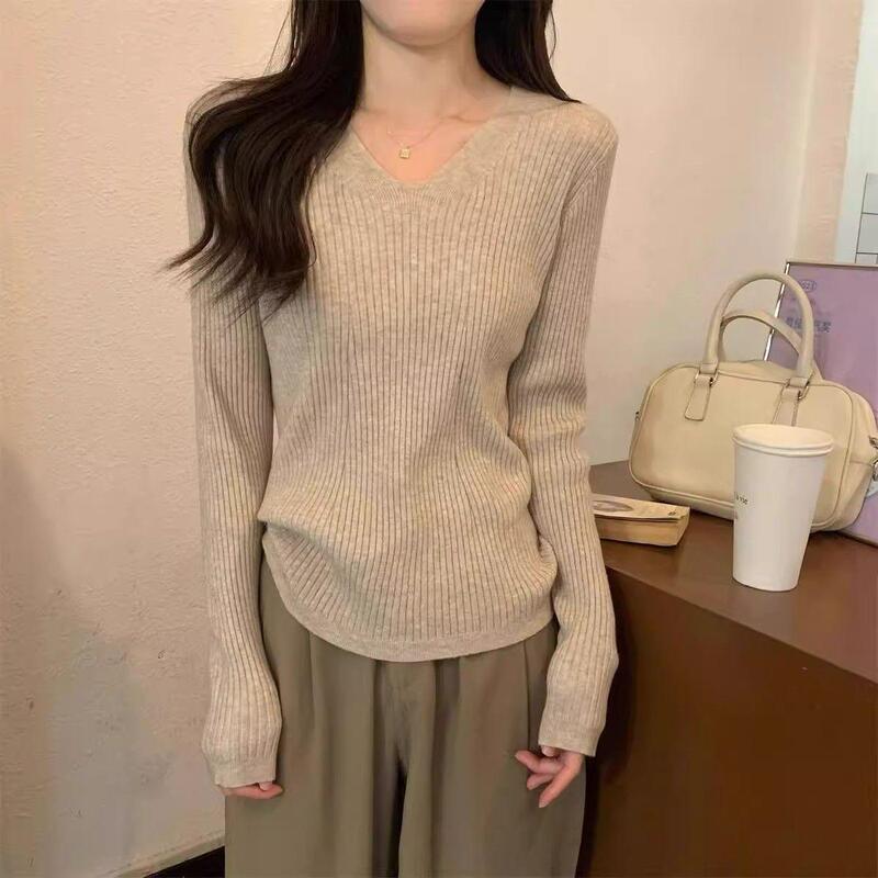 Korean-style chic slim-fit long-sleeve knitted top for women, autumn V-neck slim-fit simple and elegant base shirt sweater Korean-style chic slim-fit long-sleeve knitted top for women, autumn V-neck slim-fit simple and elegant base shirt sweater