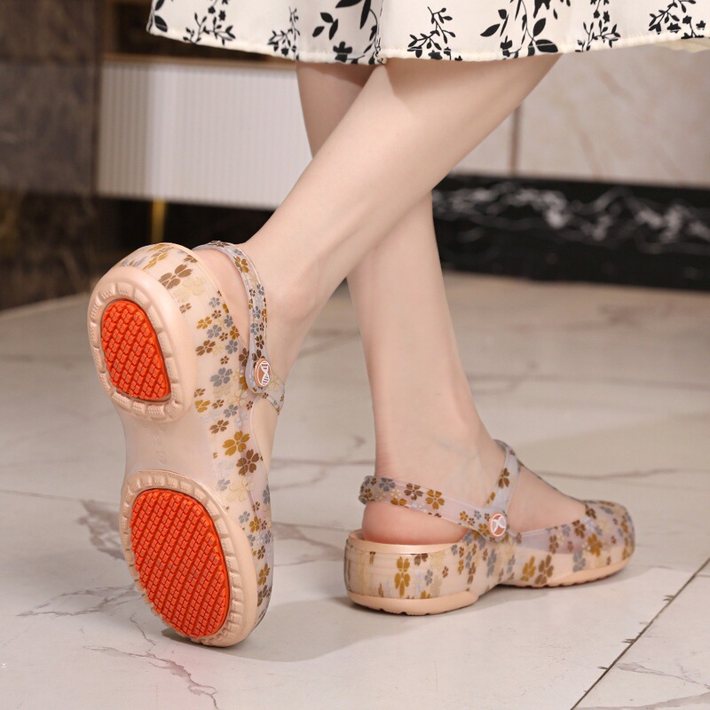 High-end Hole Shoes Women's Summer Seaside Travel Non-slip Soft Slippers Thick Sole Pregnant Women's Outwear Baotou Beach Sandals