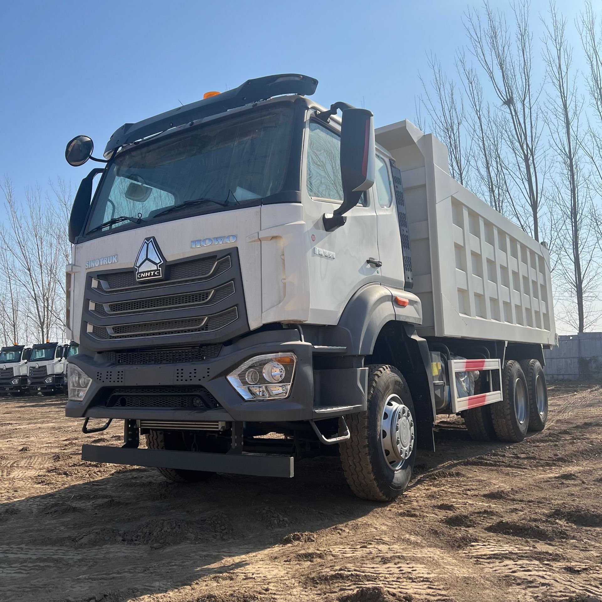 Export to Africa in Stock: Sinotruk Howo Nx371 Horsepower Dump Truck for Earth Transport, Howo 6*4 Engineering Dump Truck