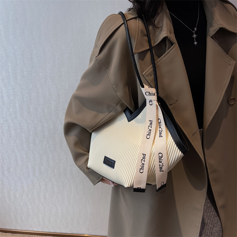 Bolso de diseño popular de nicho de este año 2022 otoño y invierno nuevo bolso de mujer de moda de viaje bolso de hombro bolso de mano