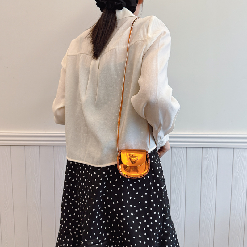 Bolso de accesorios de princesa de estilo occidental Mini lindo bolso de hombro para niños y niñas en forma de corazón Cadena de moda Bolso de moda para niños de charol