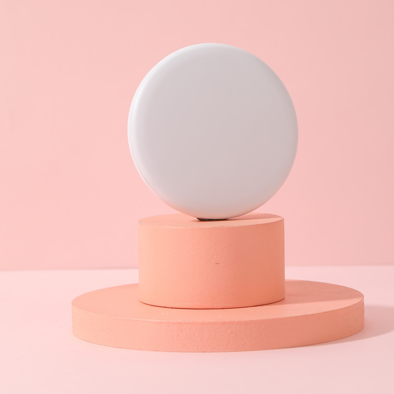 Los espejos de maquillaje LED de los fabricantes transfronterizos se pueden recargar en vivo con el mismo espejo de maquillaje para estudiantes de alta definición, apariencia compacta y portátil z