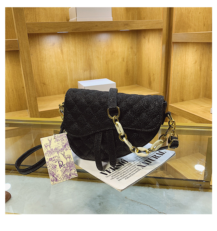 2022 Fashion Embroidery Thread Colorful One-shoulder Messenger Rhombus Saddle Bag 23*18*5cm display picture 5