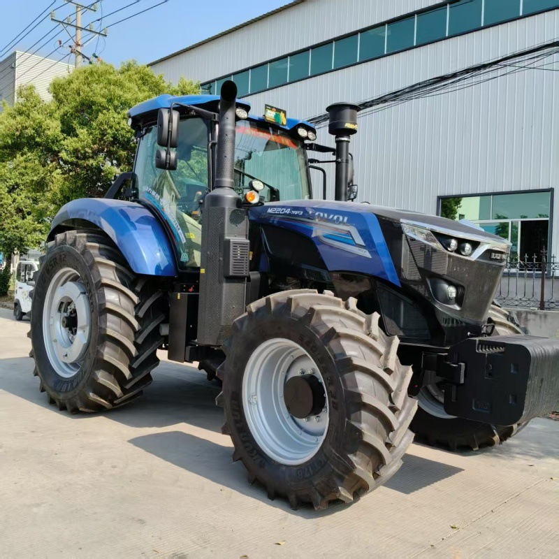 Tractor de cuatro ruedas de alta potencia, tractor de 200 caballos de fuerza.