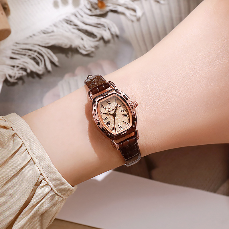 2026 New Vintage Small Barrel Watch for Women, Leather Strap, Elegant Small Square Watch, Quartz Movement, Ladies' Watch Wholesale