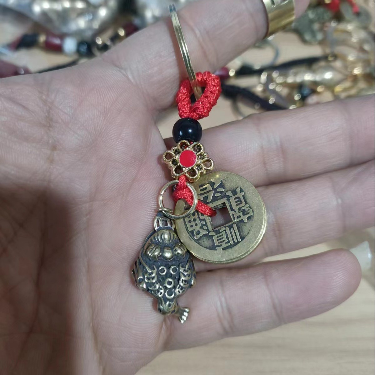 Puesto de venta caliente en lugares escénicos Cinco emperadores dinero latón llavero de coche calabaza de cobre joyería colgante regalo de evento