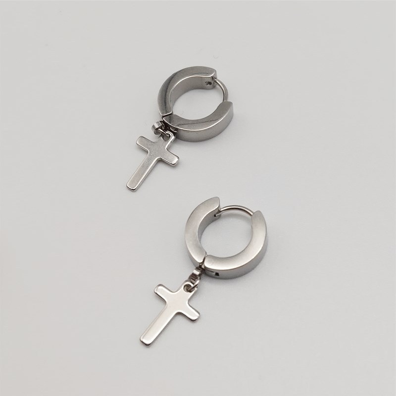 Fábrica directa coreana anti-alergia Cruz colgante pendientes hombres y mujeres simples pendientes cortos pendientes de acero inoxidable