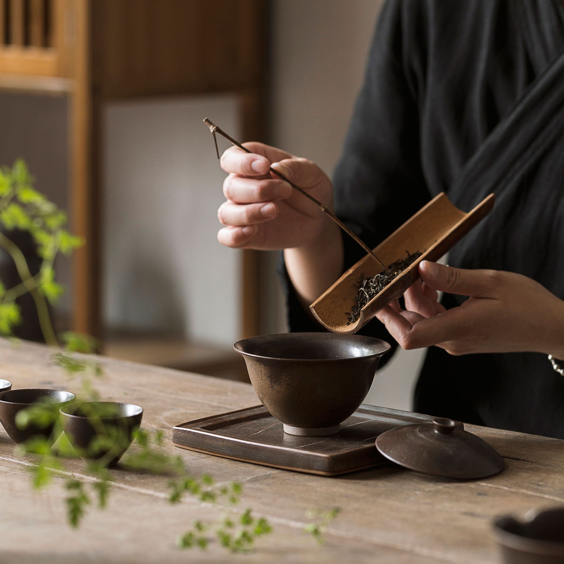 Nuevo tazón de tapa de cerámica gruesa de estilo chino, tetera, taza de té, juego completo de juegos de té de Kung Fu, mano de oficina en el hogar, lujo ligero, alta gama
